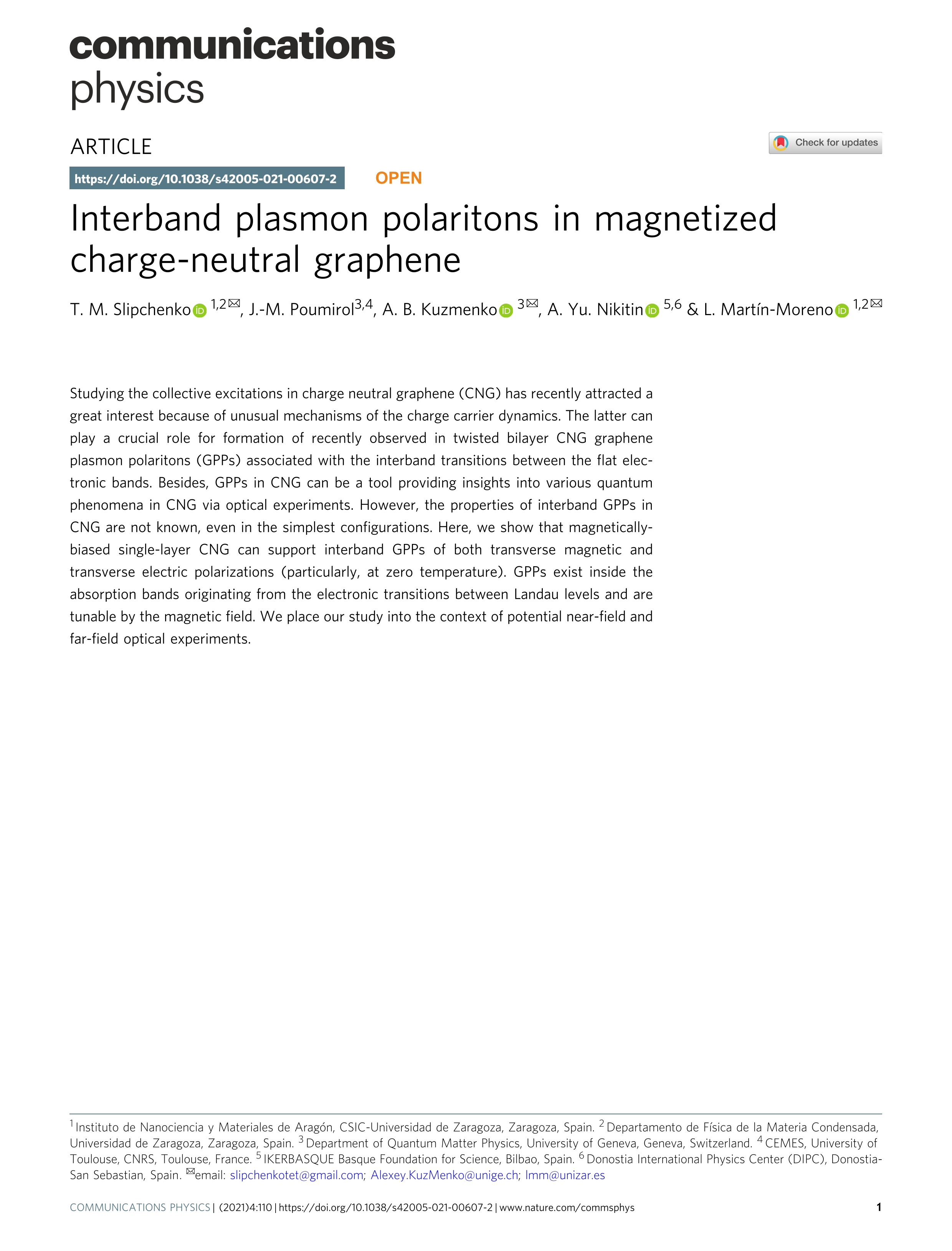 Interband plasmon polaritons in magnetized charge-neutral graphene