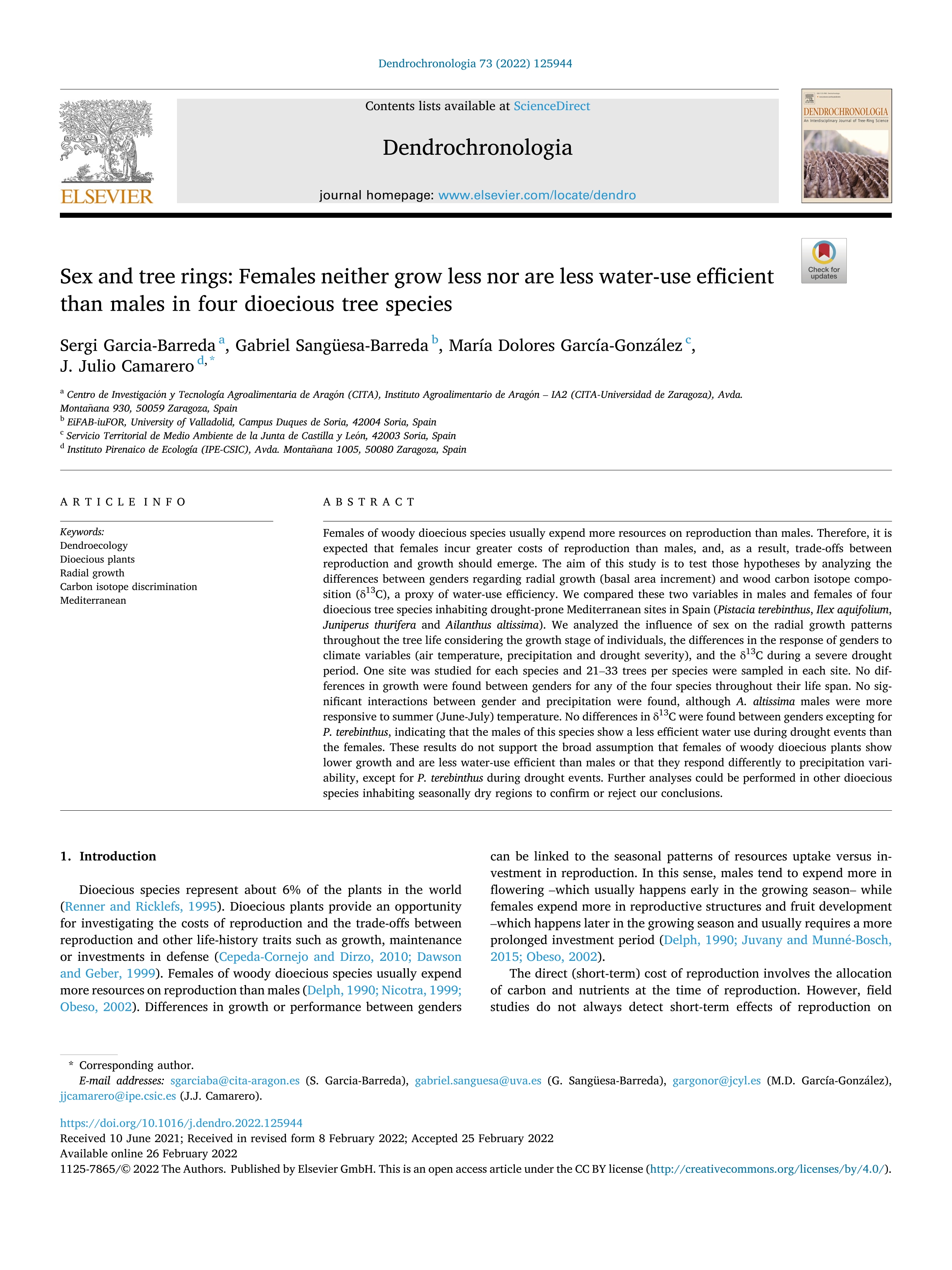 Sex and tree rings: Females neither grow less nor are less water-use efficient than males in four dioecious tree species