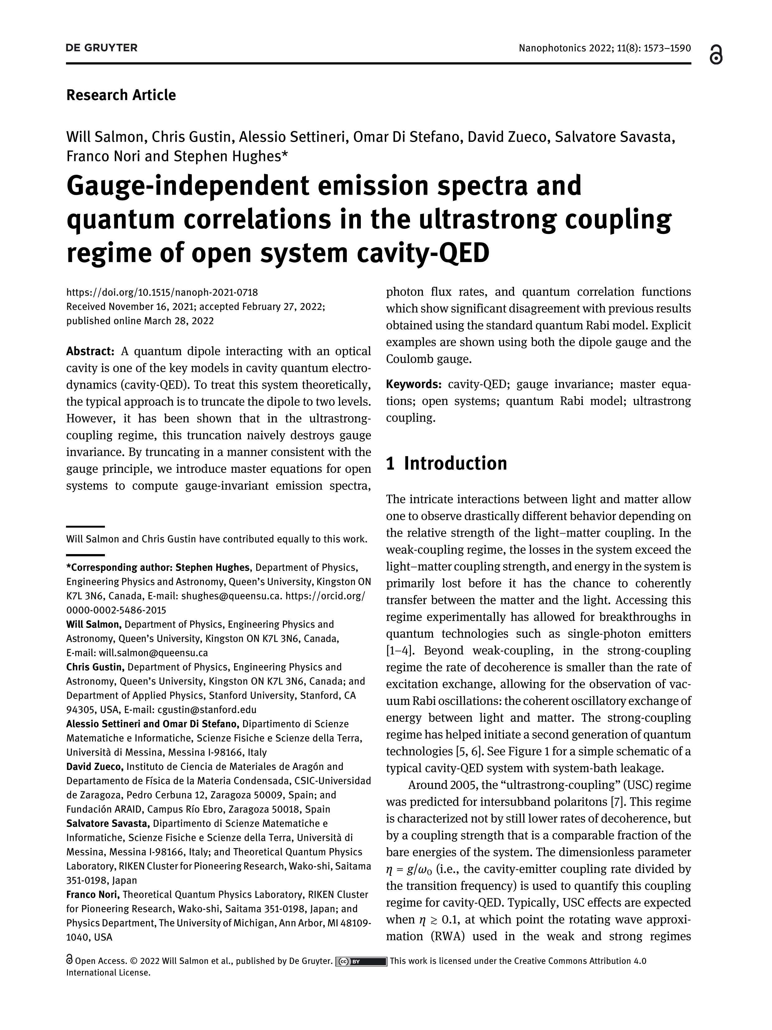 Gauge-independent emission spectra and quantum correlations in the ultrastrong coupling regime of open system cavity-QED