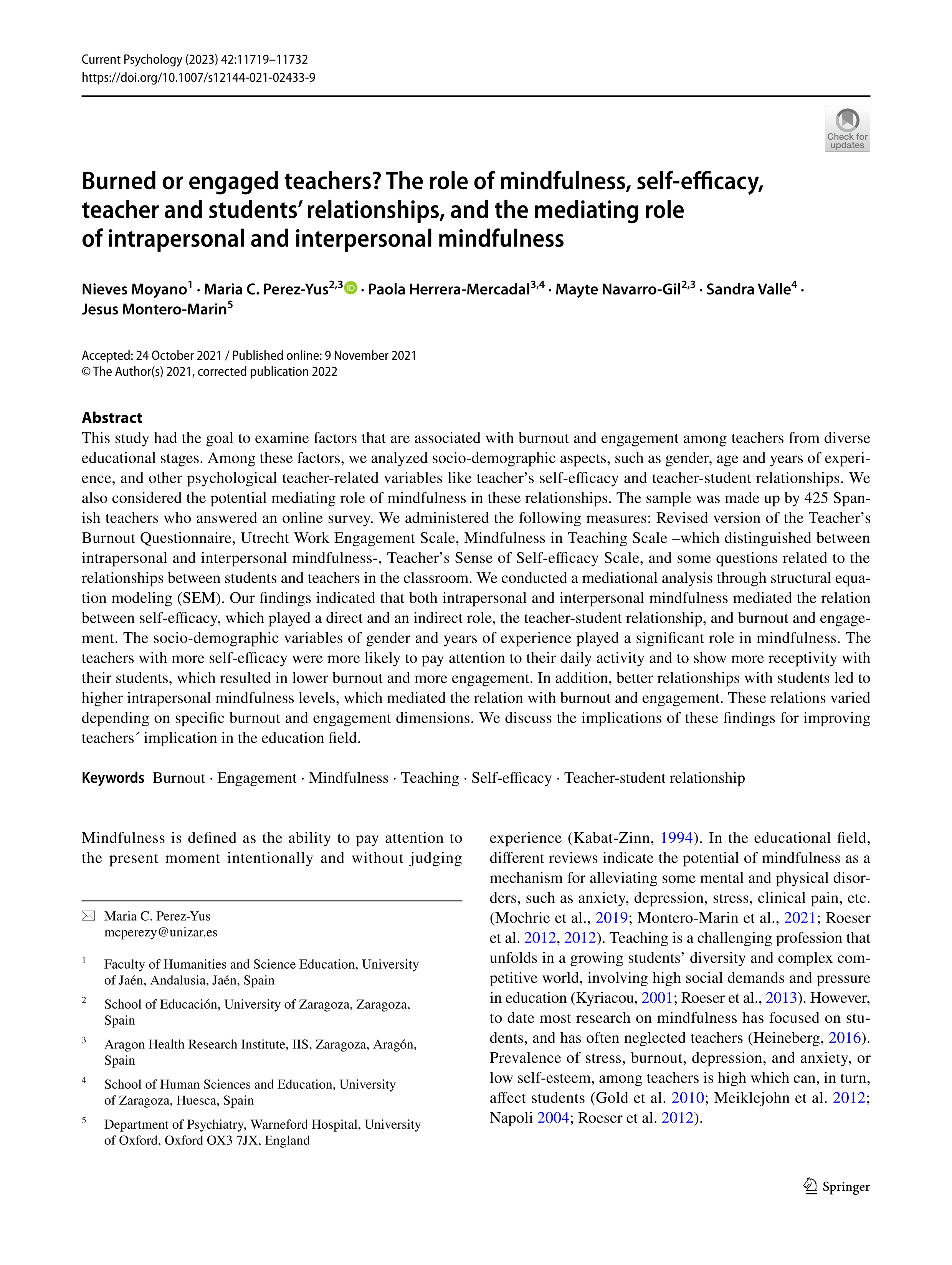 Burned or engaged teachers? The role of mindfulness, self-efficacy, teacher and students’ relationships, and the mediating role of intrapersonal and interpersonal mindfulness