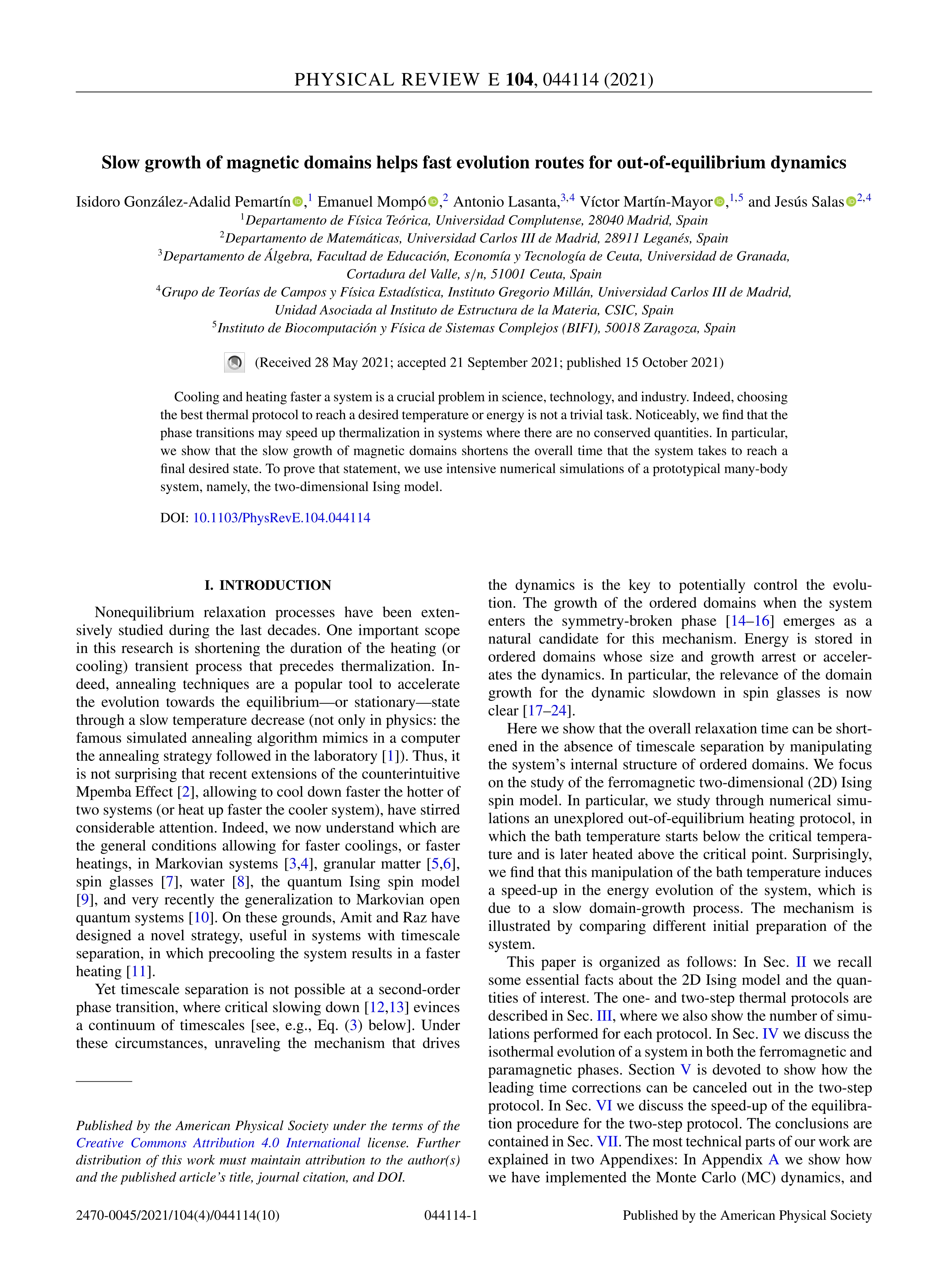 Slow growth of magnetic domains helps fast evolution routes for out-of-equilibrium dynamics