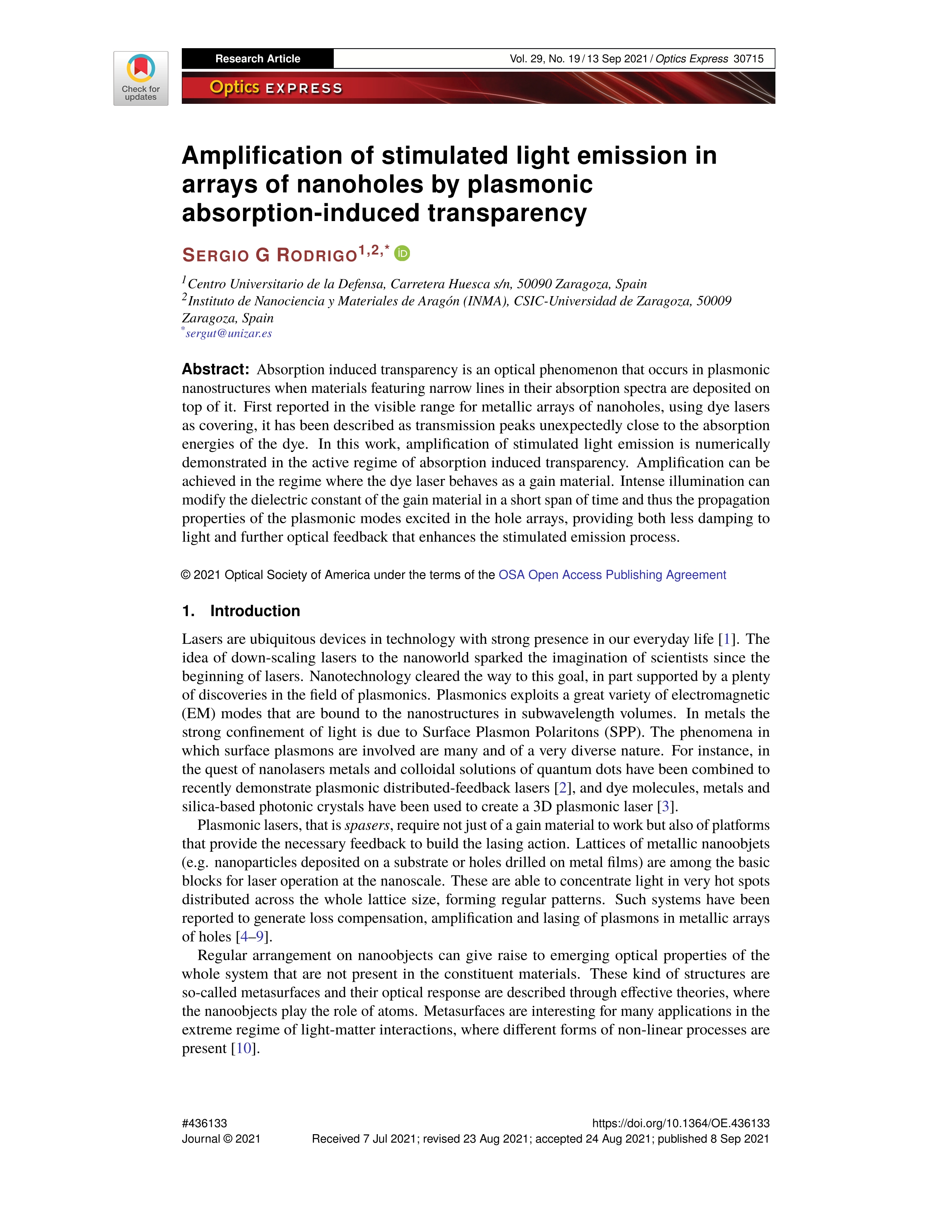 Amplification of stimulated light emission in arrays of nanoholes by plasmonic absorption-induced transparency