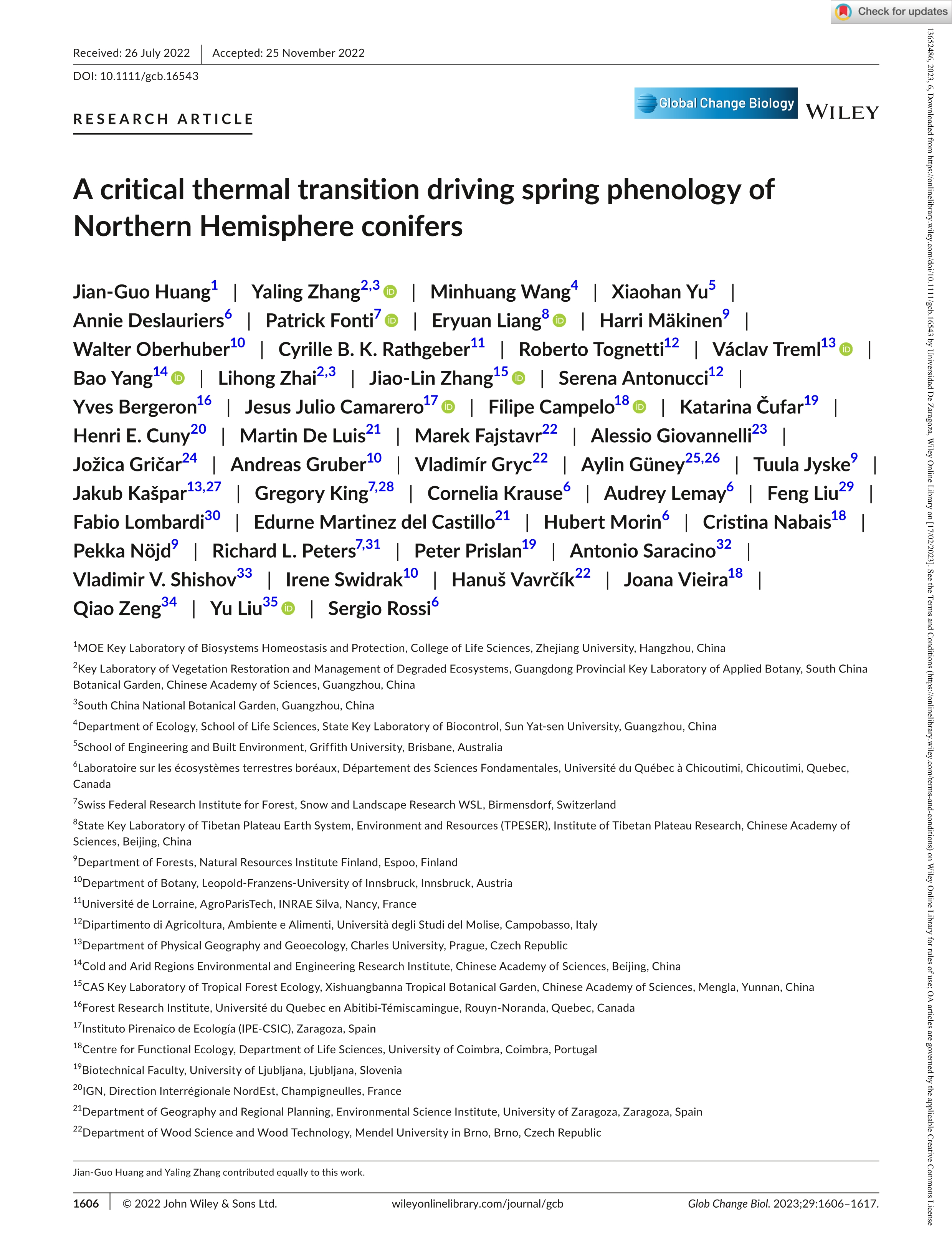 A critical thermal transition driving spring phenology of Northern Hemisphere conifers