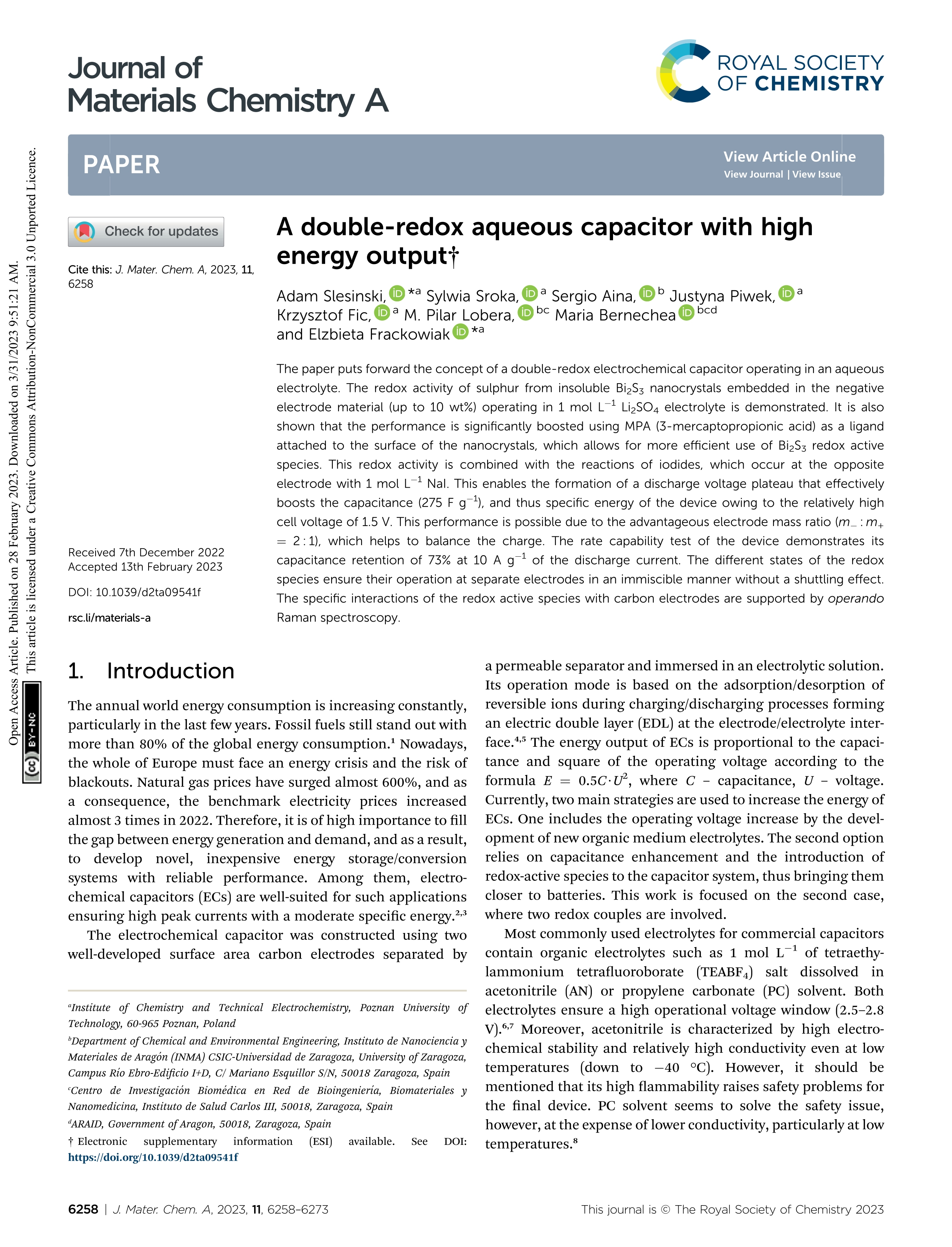 A double-redox aqueous capacitor with high energy output