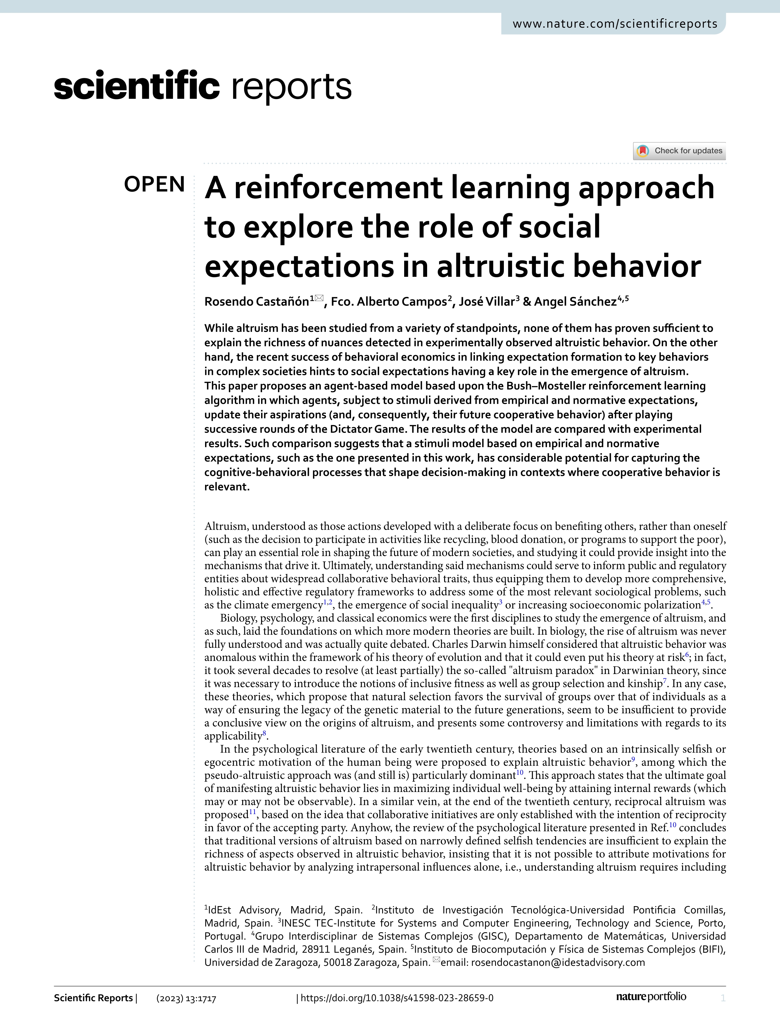 A reinforcement learning approach to explore the role of social expectations in altruistic behavior