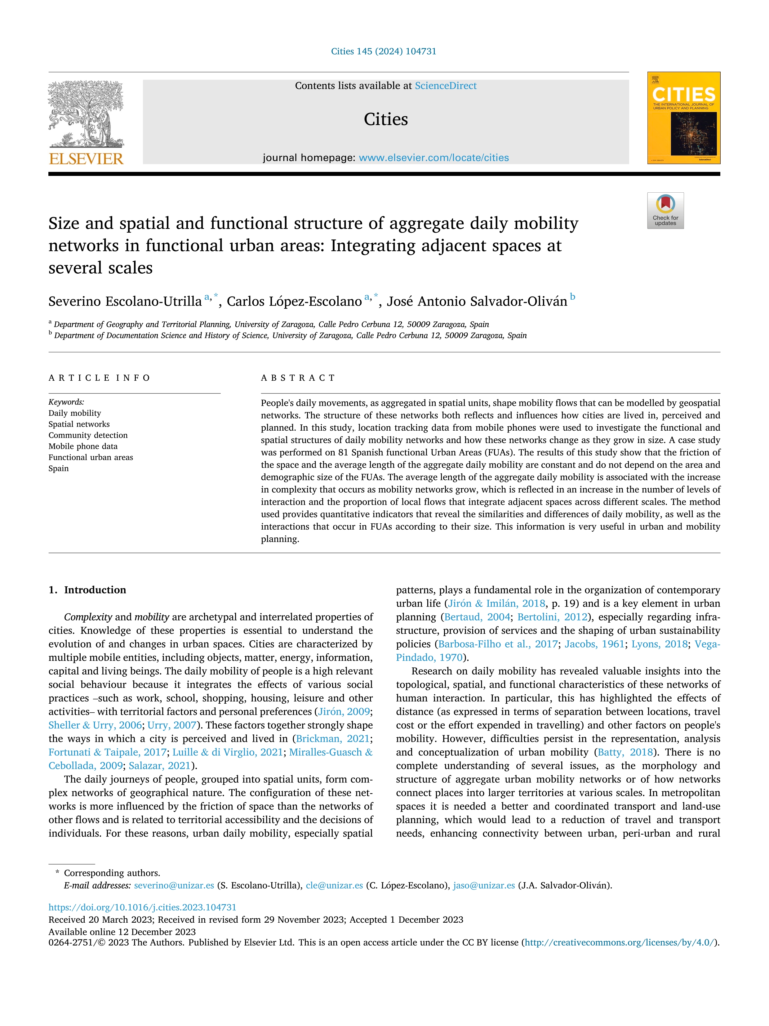 Size and spatial and functional structure of aggregate daily mobility networks in functional urban areas: Integrating adjacent spaces at several scales