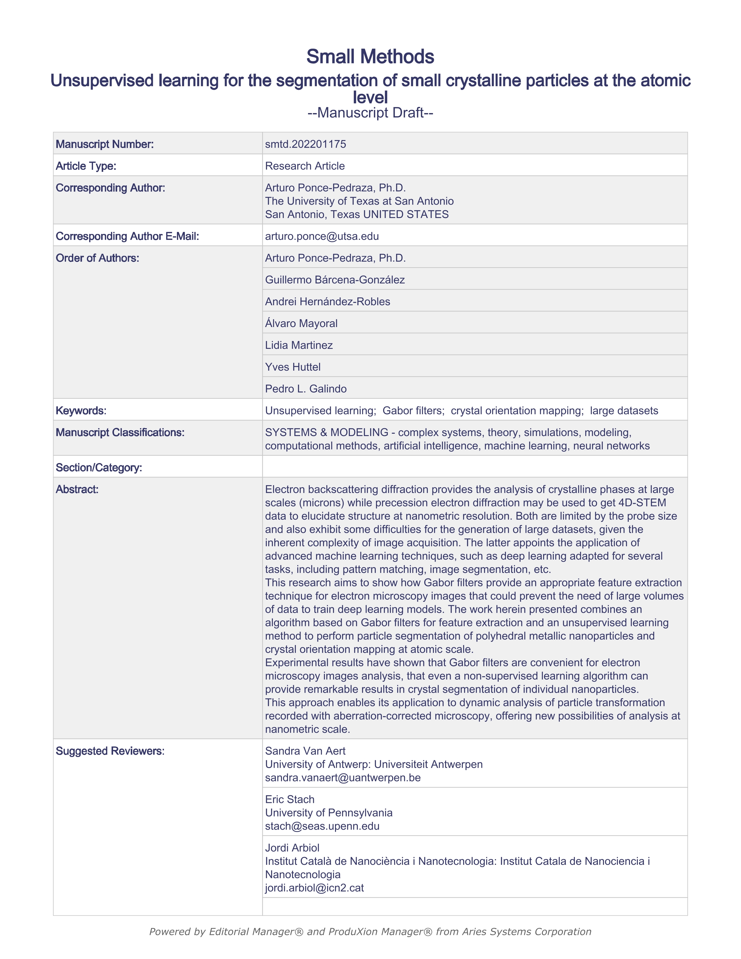 Unsupervised learning for the segmentation of small crystalline particles at the atomic level