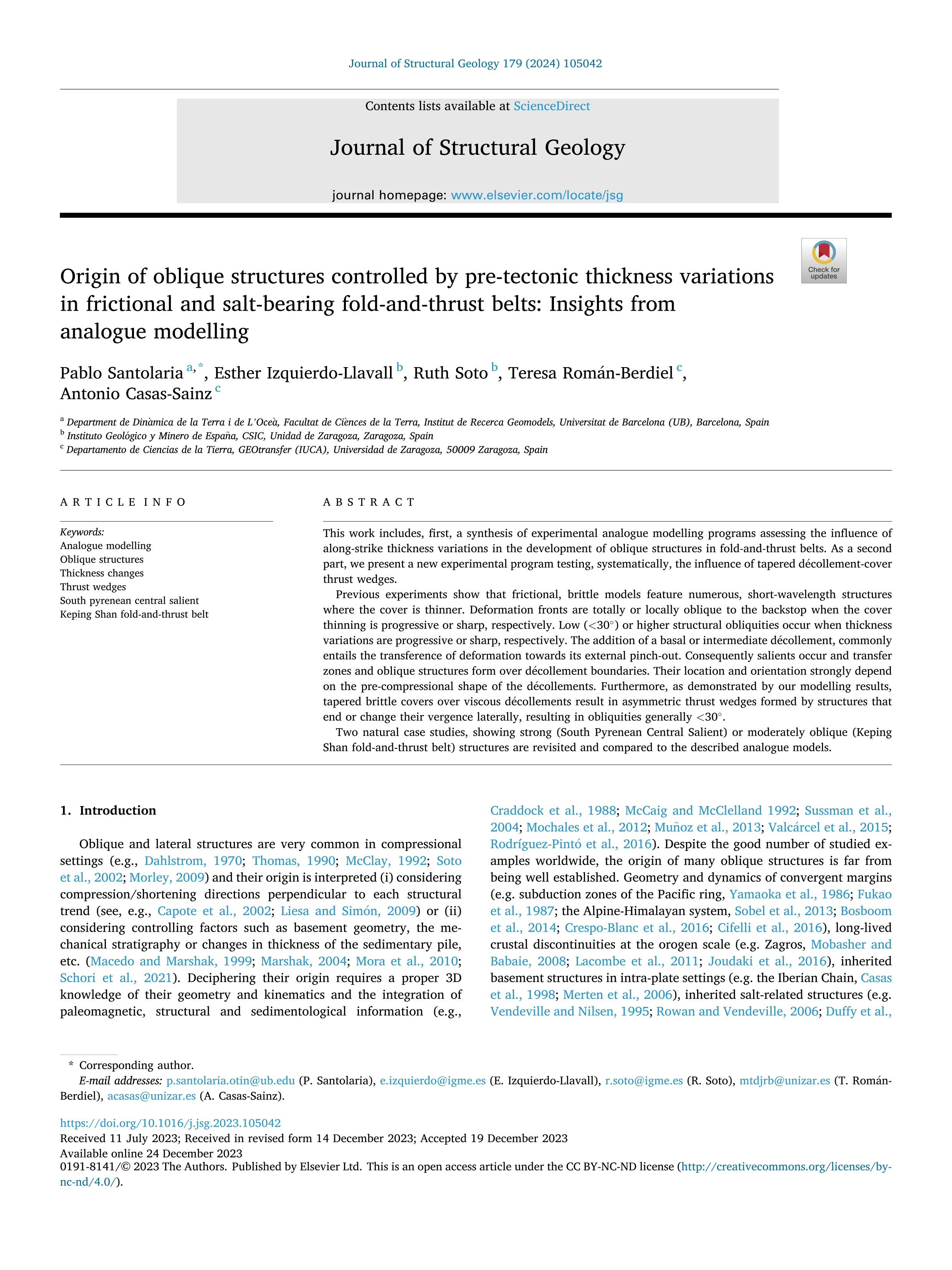 Origin of oblique structures controlled by pre-tectonic thickness variations in frictional and salt-bearing fold-and-thrust belts: Insights from analogue modelling