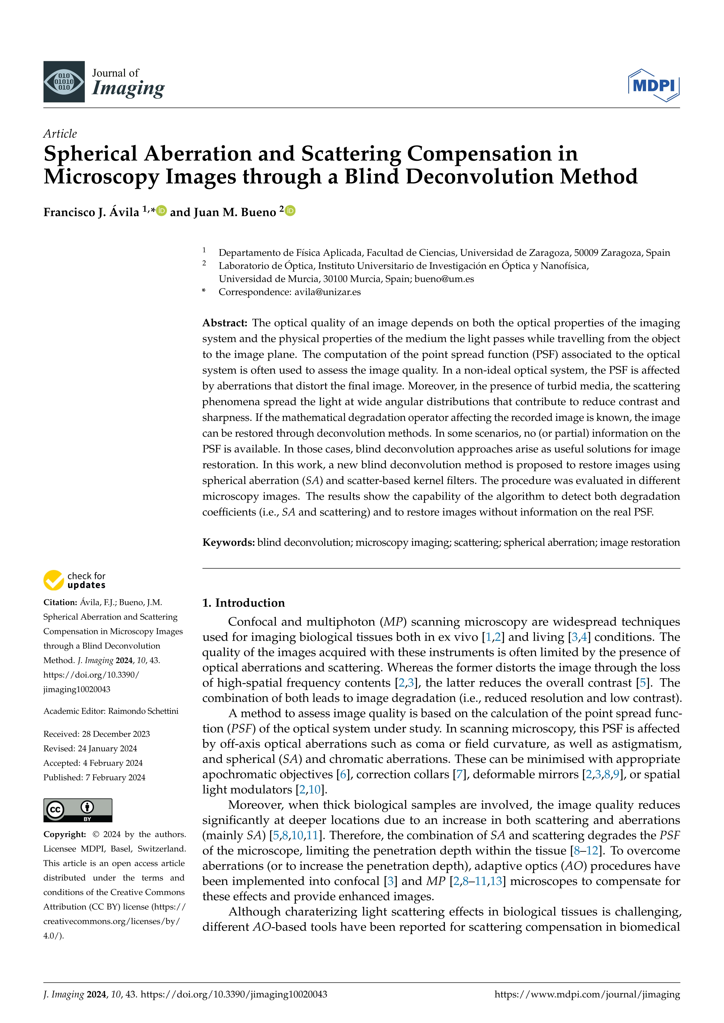 Spherical Aberration and Scattering Compensation in Microscopy Images through a Blind Deconvolution Method