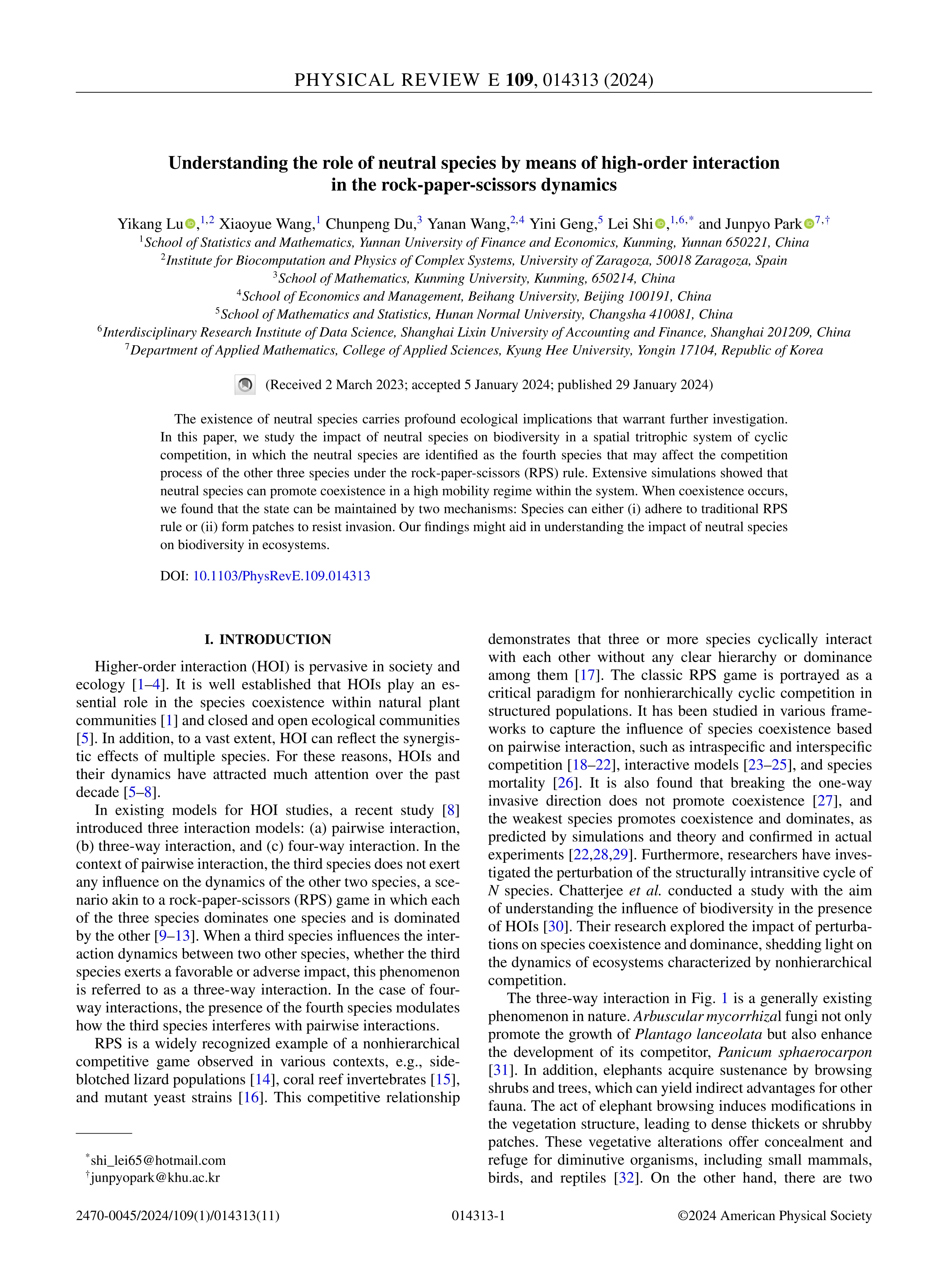 Understanding the role of neutral species by means of high-order interaction in the rock-paper-scissors dynamics