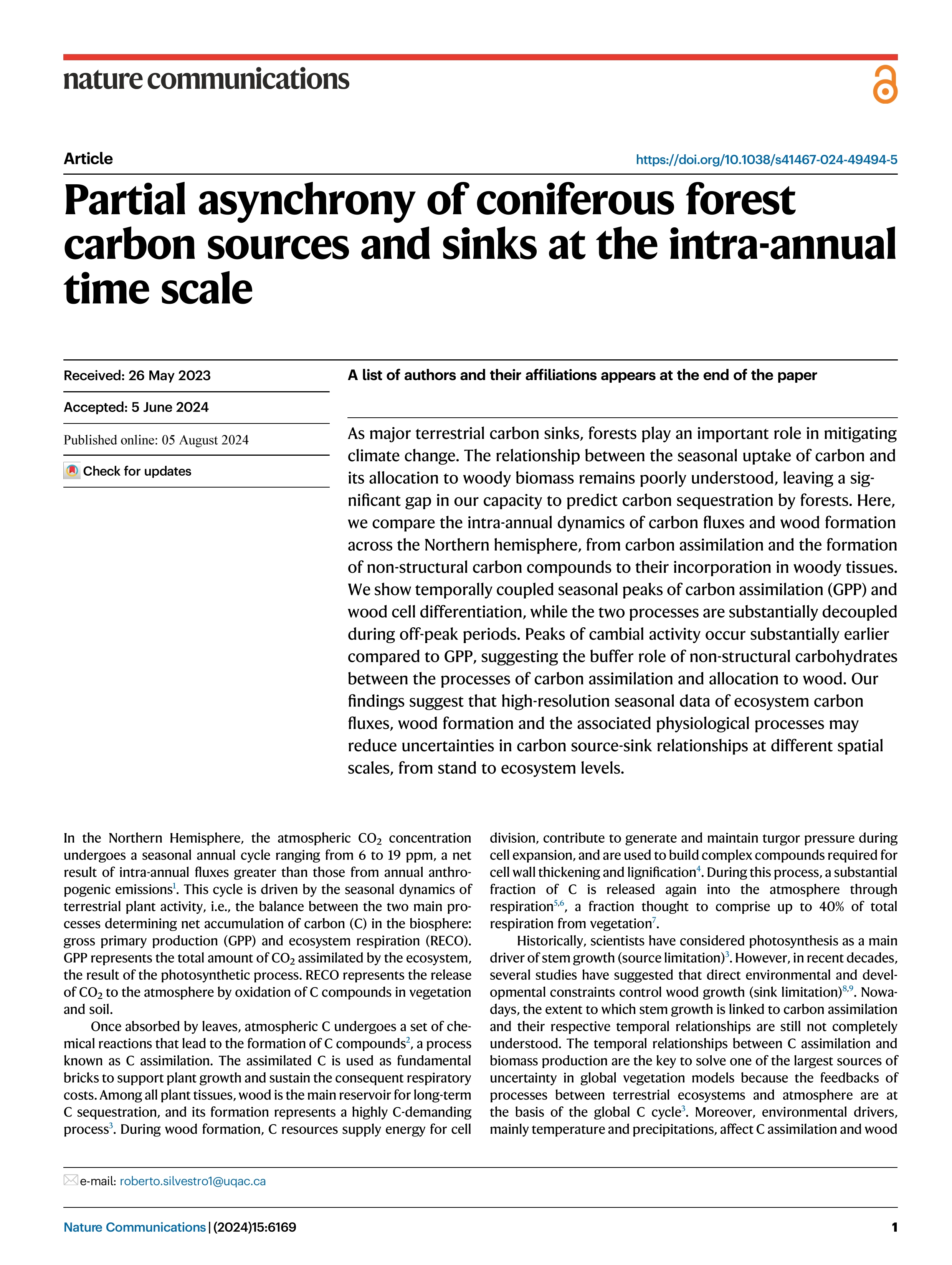 Partial asynchrony of coniferous forest carbon sources and sinks at the intra-annual time scale