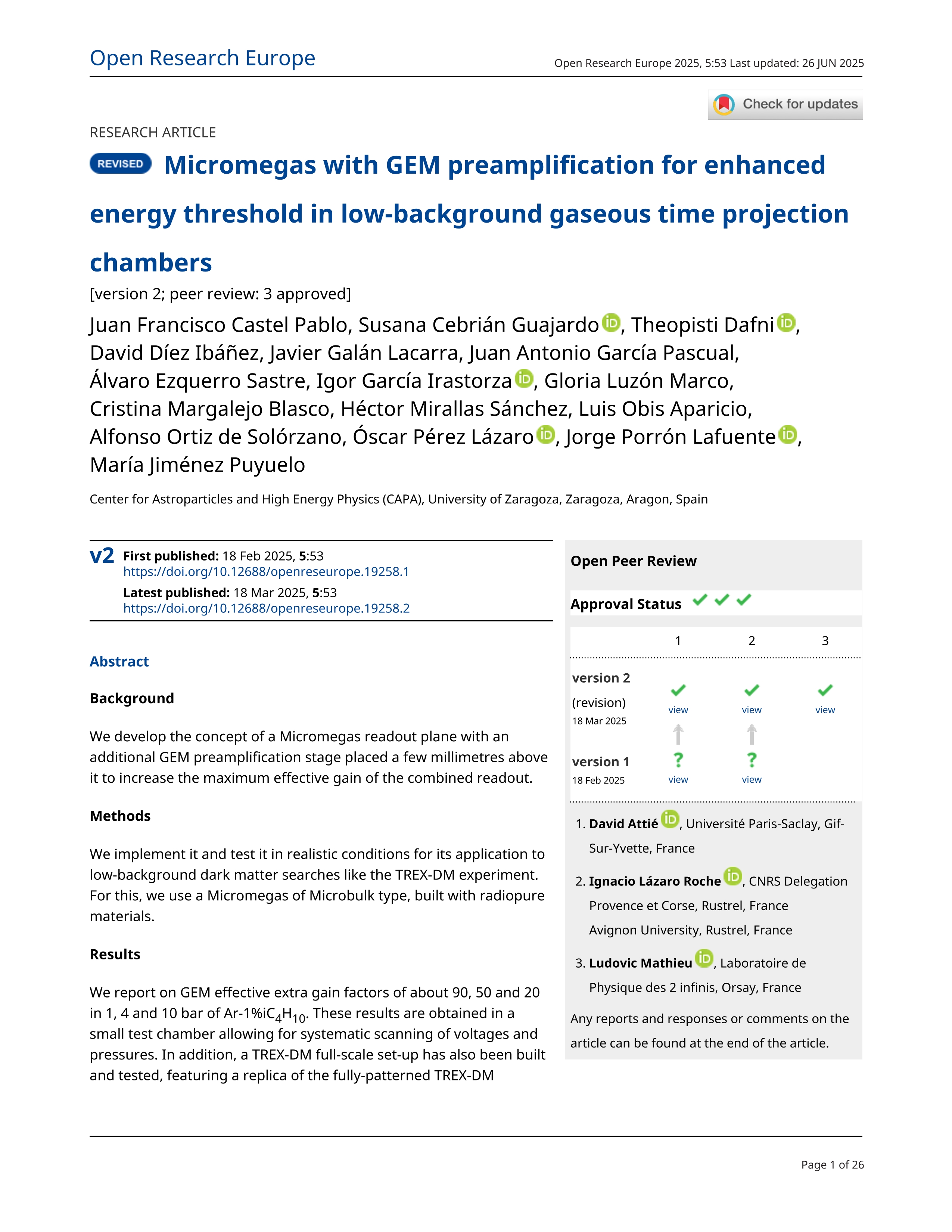 Micromegas with GEM preamplification for enhanced energy threshold in low-background gaseous time projection chambers