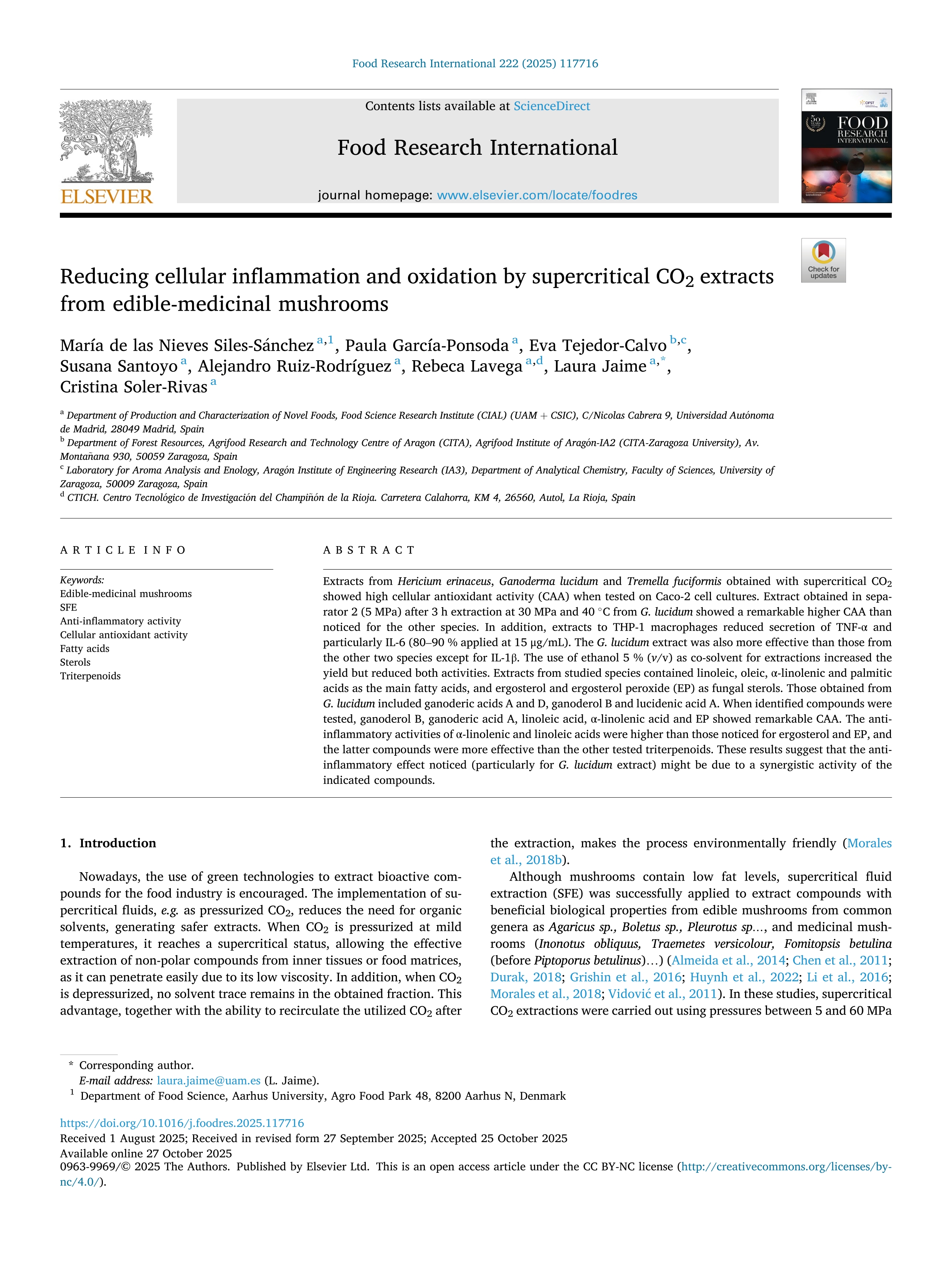 Reducing cellular inflammation and oxidation by supercritical CO2 extracts from edible-medicinal mushrooms