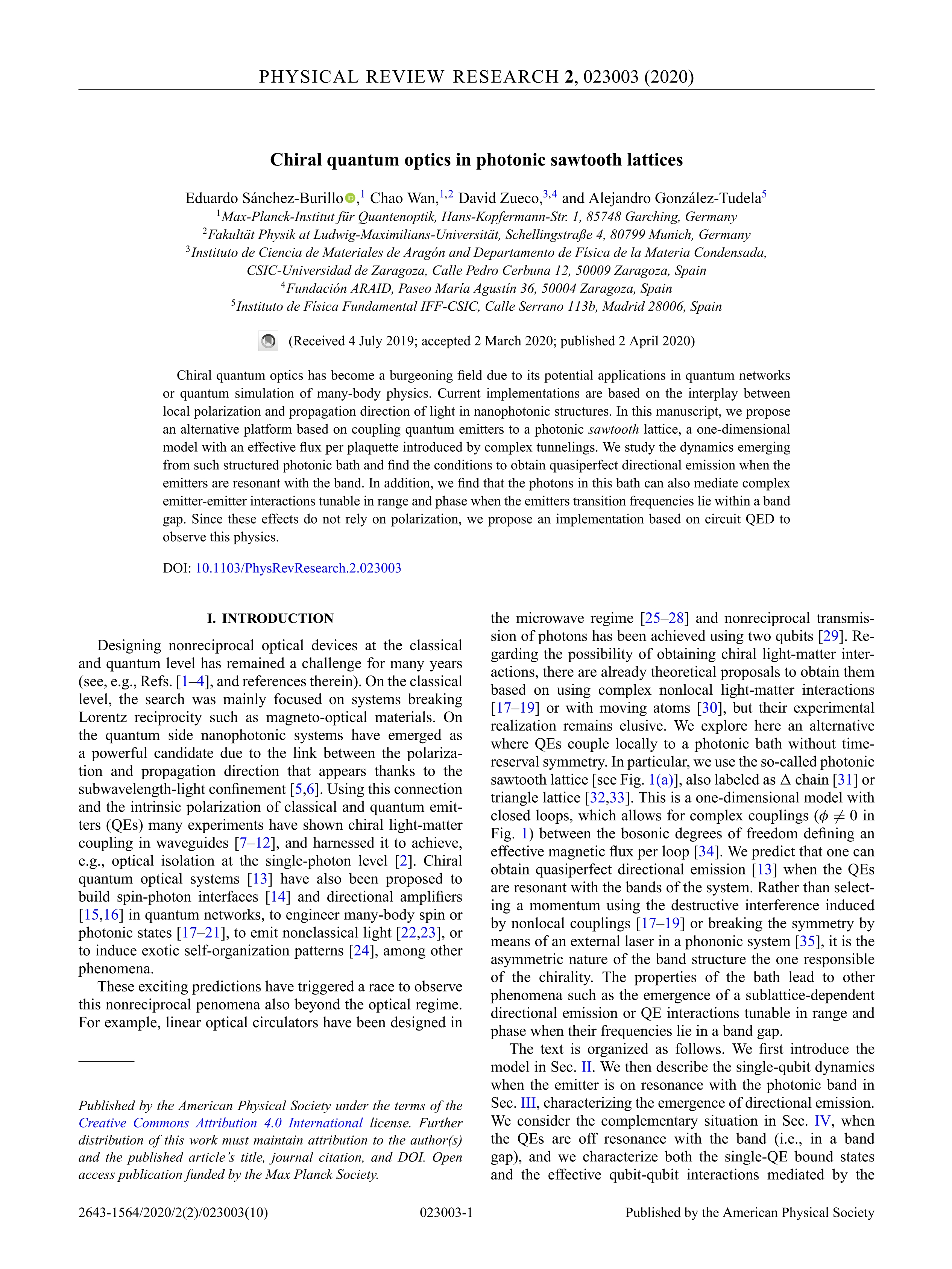 Chiral quantum optics in photonic sawtooth lattices
